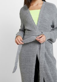 Missguided Chaqueta de punto - grey