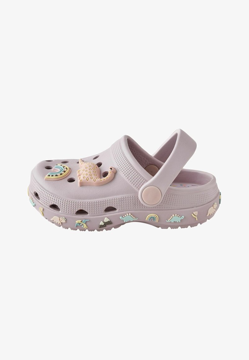 Sabot violet clair avec bride réglable au talon, décoré de dinosaures et d'arcs-en-ciel sur le dessus et autour de la semelle.