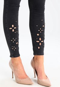 New Look Vaqueros slim fit - black