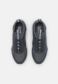 EA7 Emporio Armani LACES UNISEX - Sapatilhas - iron gate/black/silver
