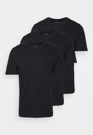 Drei schwarze V-Ausschnitt T-Shirts übereinander gestapelt, mit kurzen Ärmeln, aus weichem Baumwollstoff und einem dezenten schwarzen Markenlogo auf der linken Brust.