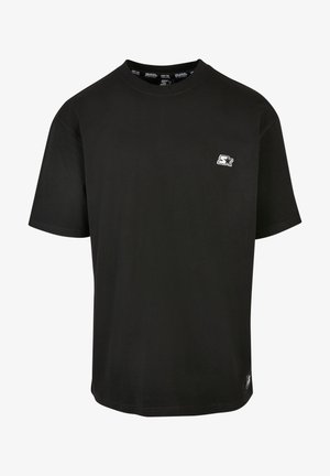 Sort t-shirt, korte ærmer, rund hals, lavet af bomuldsblanding. Har et lille logo på brystet og et mærke i kanten. Glat tekstur.