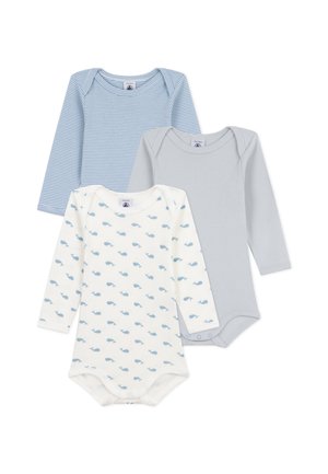 Drei Babybodys mit langen Ärmeln: blauer Streifen, einfarbig hellblau und weiß mit blauem Wal-Motiv; weiches Baumwollmaterial; Druckknopfverschluss.