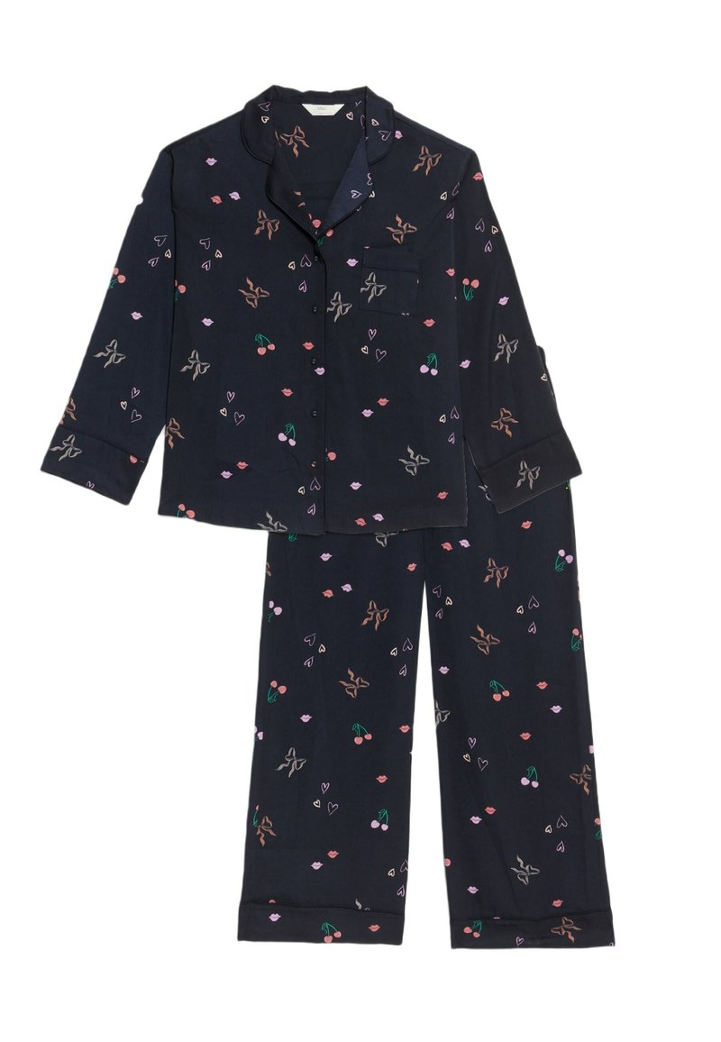 Námornický pyžamový set obsahující dlouhý rukáv s knoflíkovou košilí a kalhoty, zdobený barevnými vzory s ovocem a srdíčky. Hladká textura látky.