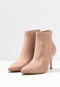 Kennel + Schmenger Ankle boot