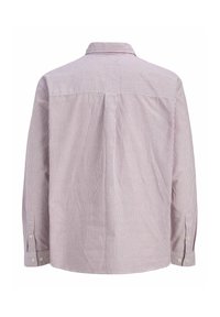 Chemise à manches longues boutonnée avec de petites rayures verticales rouges et blanches, vue de dos avec un col standard et des poignets boutonnés.