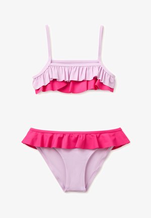 Zweiteiliger rosa Mädchenschwimmanzug mit geschichteten Rüschen am Oberteil und Rüschenbesatz am Unterteil.