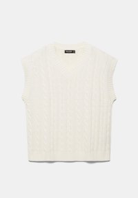 Gilet de pull sans manches blanc en maille torsadée, col en V et bords côtelés, étalé à plat sur un fond clair uni.