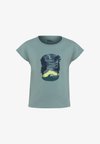GRAPHIC GIRLS - Μπλουζάκι με στάμπα - soft jade