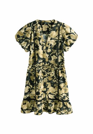 Robe à manches courtes avec décolleté en V, base verte et motif floral en or et noir. Comprend une taille cintrée et un ourlet volé.
