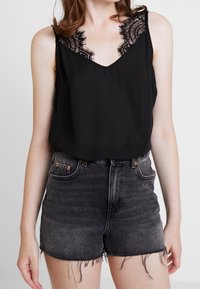 Vero Moda Blus - black