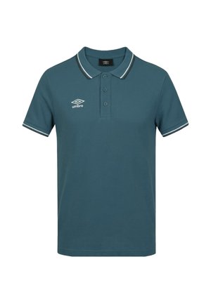 Polo bleu sarcelle avec un liseré blanc sur le col et les manches, patte à trois boutons et logo Umbro blanc sur le côté gauche de la poitrine.