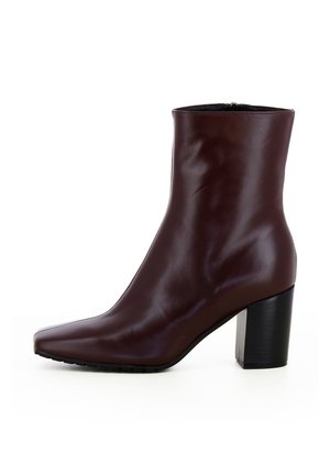 Young Couture by EVITA, DAMEN STIEFELETTE GINA - Stivaletti - bordeaux