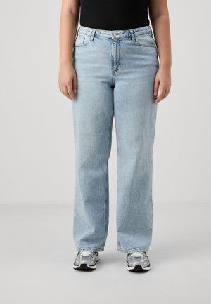 VMTESSA WIDE JEANS CURVE - Wide Leg - light blue denim