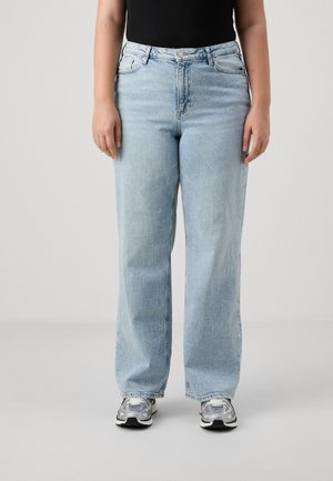 VMTESSA WIDE JEANS CURVE - Relaxed fit jeans - light blue denim