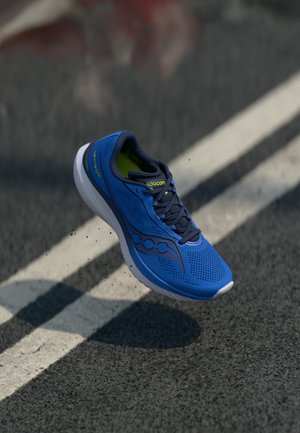 Saucony KINVARA 15 - Road running shoes - skydiver/navy