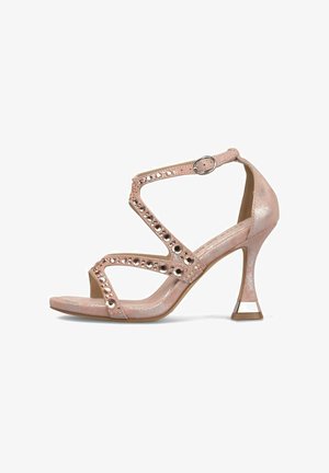 Sandale à talon haut rose avec bride à la cheville, boucle argentée, bout ouvert et strass décoratifs sur les brides ainsi qu'un talon stiletto évasé.