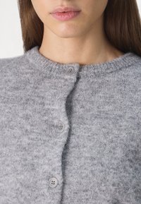 Thumbnail Image 6