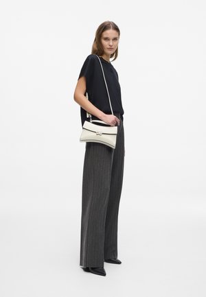 KARL LAGERFELD, K/AUTOGRAPH TWIST - Kabelka - off white