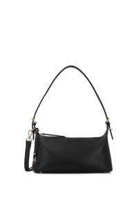 Sac à main rectangulaire en cuir noir avec fermeture éclair sur le dessus, une seule bandoulière, quincaillerie dorée et bandoulière amovible portée en travers du corps sur fond blanc.