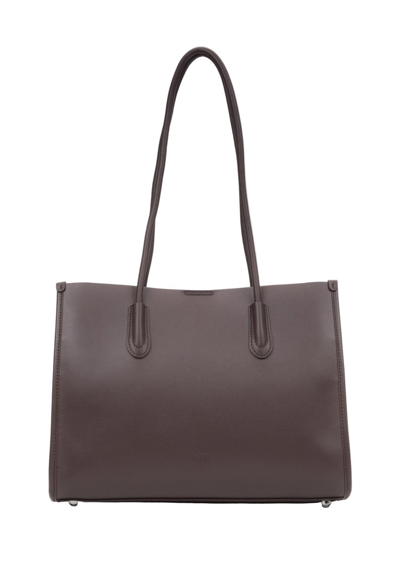 Smeđa kožna torba za nošenje na ramenu s dvostrukim naramenicama, pravokutnog oblika, glatke teksture, s minimalnim metalnim detaljima, s diskretnim logotipom sprijeda.