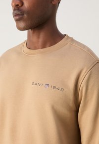 GANT Mikina - caramel beige