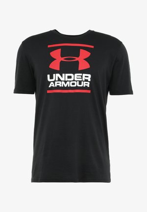 Czarna bawełniana koszulka z dużym czerwonym i białym logo Under Armour z przodu, z klasycznym okrągłym dekoltem i krótkimi rękawami.