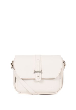 Petit sac bandoulière en cuir blanc avec rabat avant, boucle argentée et bandoulière réglable.