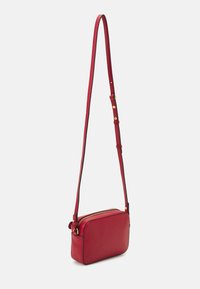 Coccinelle BEAT SOFT - Borsa a tracolla - ruby