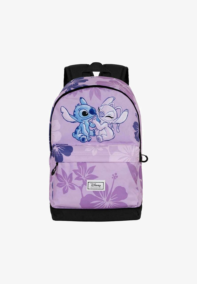 Mochila morada con patrón floral, que presenta los personajes de dibujos animados Stitch y Lilo, fondo negro, asa en la parte superior y correas ajustables.
