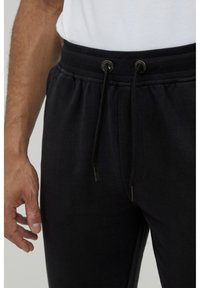 11 Project PREDISON REGULAR FIT - Jogginghose - black