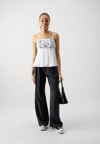 YAS CHELLA STRAP FEST - Top - star white