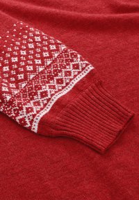 Cellbes of Sweden WITH PATTERNED SLEEVES - Strikkjoler - red patterned