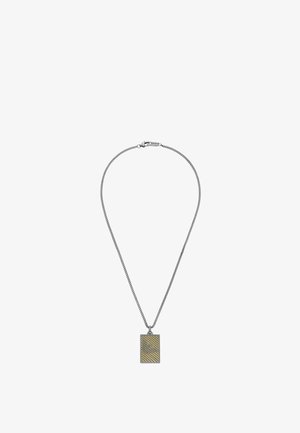 Collana in argento con un pendente rettangolare che presenta un motivo a strisce diagonali in oro testurizzato. Pendente attaccato con un piccolo anello.