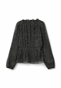 Čierna plisovaná blúzka s dlhými rukávmi, textúrovaná tkanina a volánový golier. Obsahuje nariasený pás a priehľadný povrch.