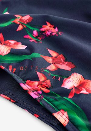 Tumesinine lilleline kangas erksate roosade ja oranžide õitega, roheliste vartidega ja peene läikega; sisaldab silti, millel on kiri "BY TED BAKER".