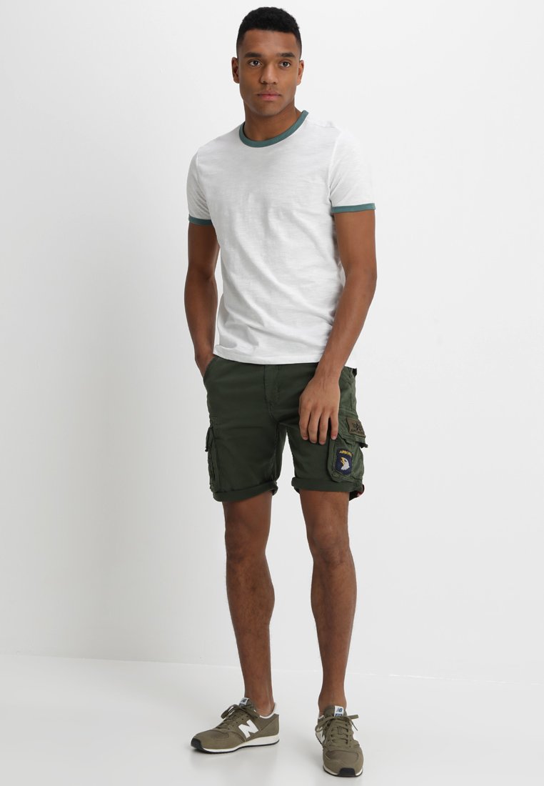 Alpha Industries CREW PATCH - Shorts - dark oliv/dark green