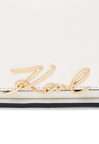 KARL LAGERFELD SIGNATURE CROSSBODY - Τσάντα χιαστί - off white