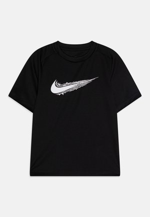 Crna Nike majica kratkih rukava, okruglog izreza, izrađena od glatkog materijala. Na prednjoj strani se nalazi bijeli Nike swoosh logo.