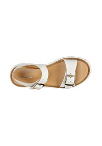 Sandale en cuir blanc avec deux brides réglables, boucles en argent et semelle intérieure rembourrée beige. Texture douce et design léger.