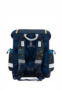 Dunkelblauer Rucksack mit gepolstertem Tragegurt, Mesh-Details und abstraktem, buntem Muster an den Seiten. Verfügt über verstellbare Schulterriemen und reflektierende Akzente.