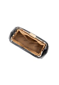Clutch in pelle nera con una chiusura in oro e fodera interna. Presenta una superficie liscia e un design minimalista, che mette in risalto linee pulite.