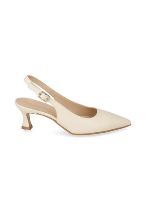 Escarpins slingback pour femmes de couleur crème avec bout pointu et talon bloc incurvé de hauteur moyenne sur fond blanc.