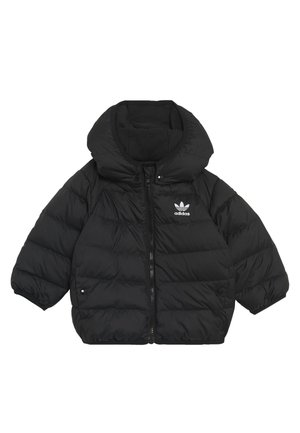 Veste matelassée noire Adidas pour enfants avec fermeture éclair devant, capuche et logo sur la poitrine.