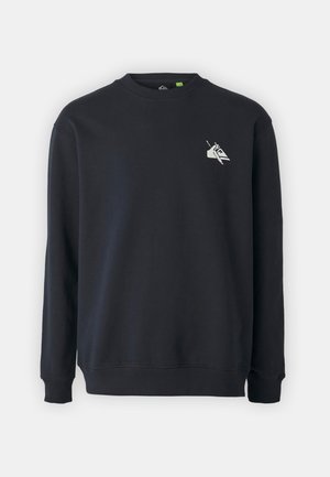 Czarna bluza crewneck z długimi rękawami i małym białym nadrukiem buta na lewej stronie klatki piersiowej.