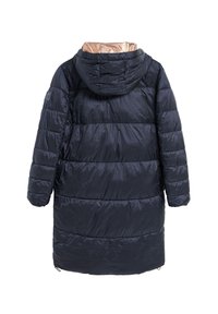 Mörkblå puffjacka med huva, quiltat mönster, skimmrande yta och en kontrasterande metallisk insida. Har justerbar nederkant och ärmar.