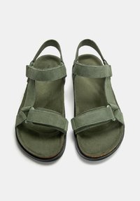 PULL&BEAR Szandálok - khaki