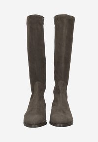 Bottes à hauteur de genou en suède gris foncé avec une texture lisse, bout arrondi et zips latéraux pour un enfilage facile. Semelles plates robustes.