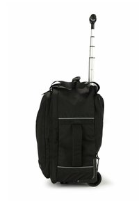 Borsa nera su ruote con manico telescopico, realizzata in tessuto resistente. Presenta una tasca frontale e dettagli riflettenti lungo i lati.