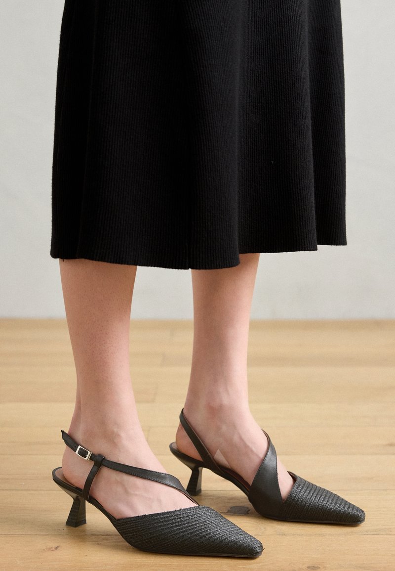 ÁNGEL ALARCÓN Klassieke pumps zwart ÁNGEL ALARCÓN Klassieke pumps zwart